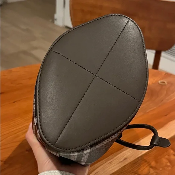 Burberry Black and Brown Plaid Bucket Bag - Picture 4 of 5